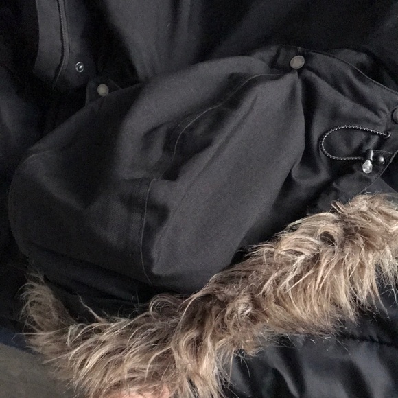 Winter parka with fur hood - Picture 9 of 9